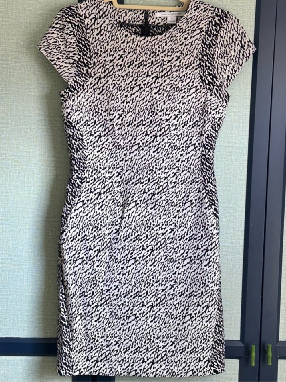Diane von Furstenberg Pele Wave Jacquard Black + White Sheath Mini Dress, Size 6